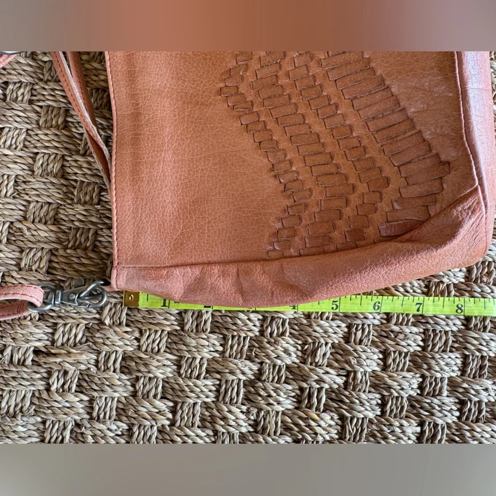 Day and Mood leather Peony Crossbody bag woven design - Picture 12 of 13